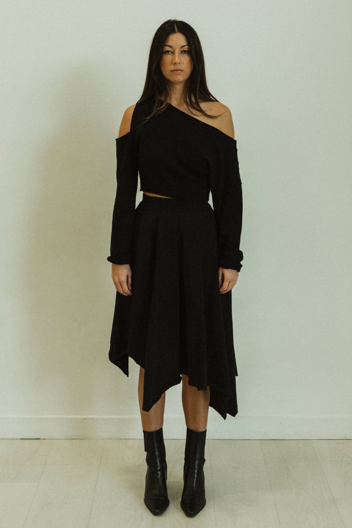 ASYMMETRICAL KNIT SKIRT